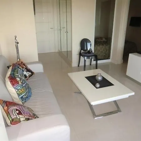 Cannes, 2 Pieces, 4 Personnes - Fr-1-470-7